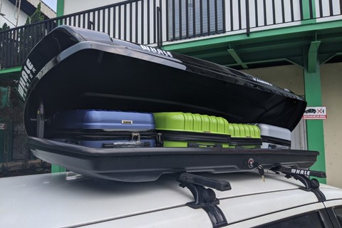 Contoh pengaplikasian roofbox dan roofrail pada mobil. Foto: Sena Pratama/kumparan