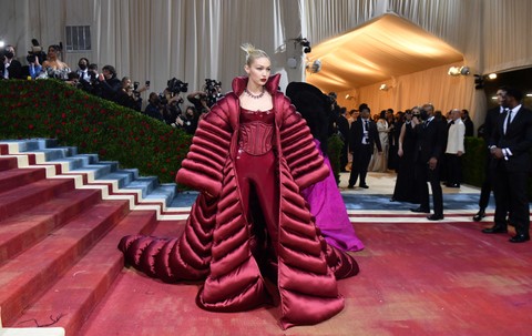Gigi Hadid di Met Gala 2022. Foto: Angela Weiss/AFP