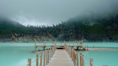 Keindahan Kawah Putih. Foto: ADNWAY/Shutterstock
