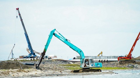 Pembangunan di kawasan Pantai Indah Kapuk. Foto: KKP