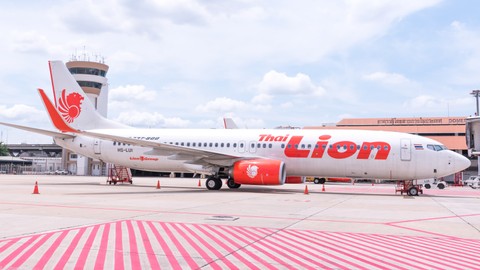 Pesawat Thai Lion Air. Foto: Yuttapol Phetkong/Shutterstock. 