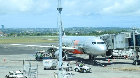 Jetstar Rute Perth-Bali PP mendarat di Bandara Ngurah Rai, Jumat (8/4). Foto: AP I