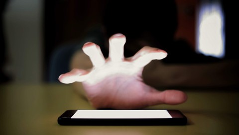 Ilustrasi jebakan media sosial. Foto: Chim/Shutterstock
