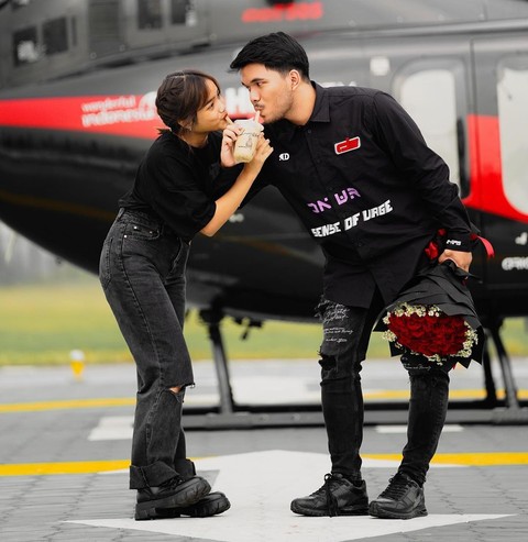 Thariq Halilintar kasih kejutan untuk Fuji. Foto: Instagram/@thariqhalilintar