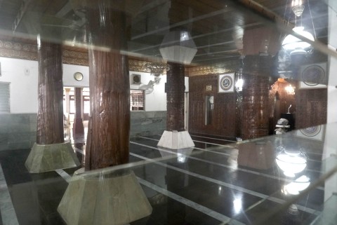 Suasana di Masjid Agung Almunada Darussalam, Tebet, Jakarta Selatan, Minggu (17/4/2022). Foto: Iqbal Firdaus/kumparan