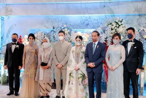 Presiden Joko Widodo menjadi saksi pernikahan putri Hary Tanoesoedibjo, Jessica Tanoesoedibjo dengan Jonathan di Park Hyatt Jakarta, Jumat (22/4).  Foto: Instagram/@hary.tanoesoedibjo