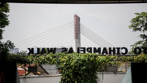 Jembatan Layang Pasupati terlihat dari Jalan Cihampelas, Bandung, Jawa Barat. Foto: Raisan Al Farisi/ANTARA FOTO
