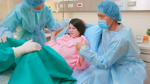 Ilustrasi suami mendampingi istri melahirkan.   Foto: Shutterstock