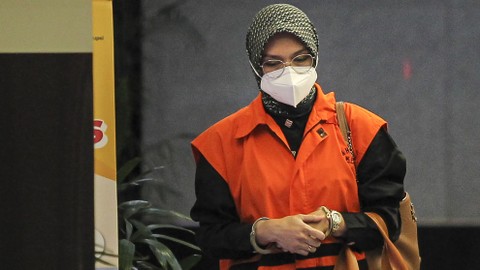 Terdakwa Bupati Probolinggo nonaktif Puput Tantriana Sari usai menjalani sidang secara virtual di gedung KPK, Jakarta, Rabu (23/2/2022). Foto: Dhemas Reviyanto/ANTARA FOTO