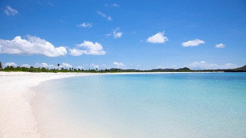 Pantai Tanjung Aan. Foto: Aleksandar Todorovic/Shutter Stock