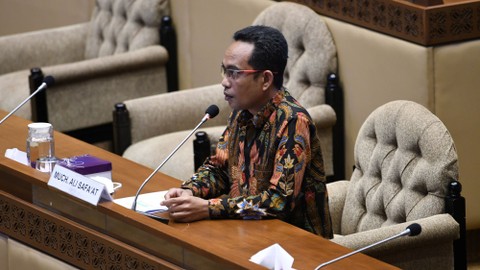 Calon anggota Komisi Pemilihan Umum (KPU) Muchamad Ali Safa'at bersiap menjalani uji kelayakan dan kepatutan di ruang sidang Komisi II DPR, Kompleks Parlemen, Jakarta, Selasa (15/2/2022). Foto: Aditya Pradana Putra/Antara Foto