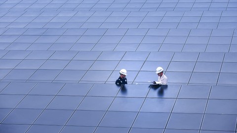 PLN siapkan 36 PLTS atap dengan kapasitas 869 kWp di Bali. Foto: PLN