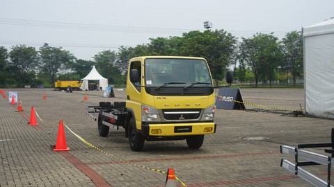 Mitsubishi Fuso Canter Euro 4. Foto: Muhammad Ikbal/kumparan