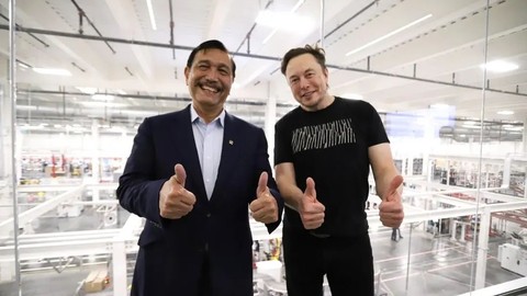 Menko Marves Luhut Binsar Pandjaitan saat menemui CEO Tesla Inc, Elon Musk, di Giga Factory Texas. Foto: Instagram/@luhut.pandjaitan