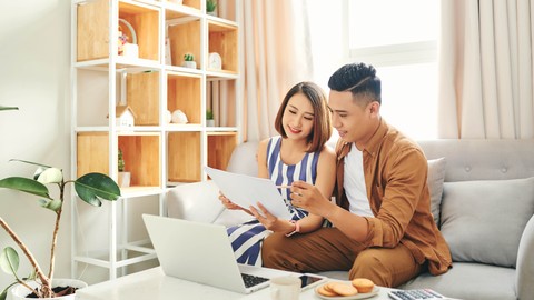 Mengelola keuangan keluarga. Foto: Makistock/Shutterstock