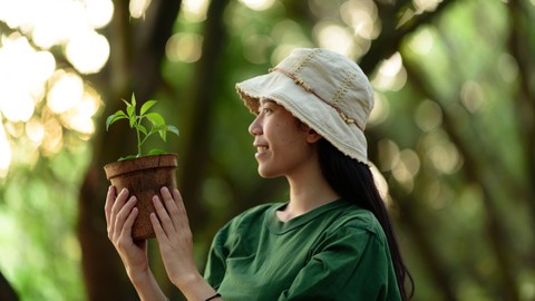 Ilustrasi perempuan dalam menjaga lingkungan. Foto: Chokniti Khongchum/Shutterstock