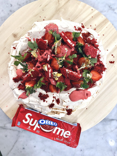 Mevvah Tanboy Kun Dan Chef Arnold Makan Oreo Supreme Berlapis Emas 24 Karat Kumparan Com