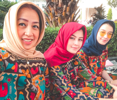 7 Seleb Yang Dikira Non Muslim Kumparan Com