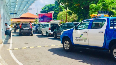 Jelang cuti bersama lebaran 2022, Bandara Internasional I Gusti Ngurah Rai terpantau lenggang pada Selasa (26/4). Foto: Denita BR Matondang/kumparan