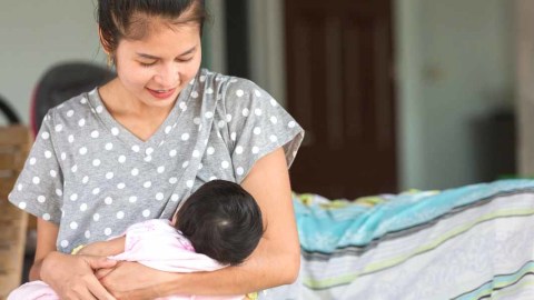 Ilustrasi ibu menyusui. Foto: Shutter Stock