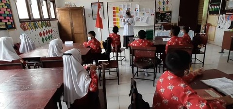 Hari Guru Nasional 2021, Cara Kreatif Guru di Jambi saat Pandemi COVID-19 (2)