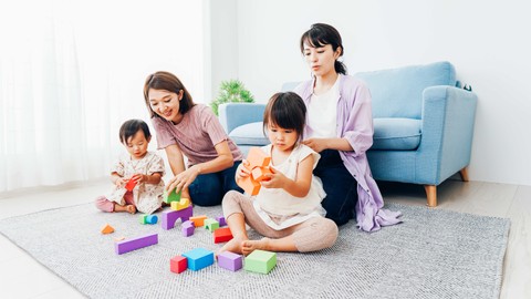 Ilustrasi ibu dan anak bermain bersama. Foto: maroke/Shutterstock