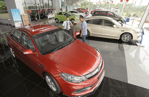 Malaysia memberikan pembebasan pajak penjualan mobil baru sampai 100 persen, untuk dorong industri otomotif. Foto: thestar.com.my