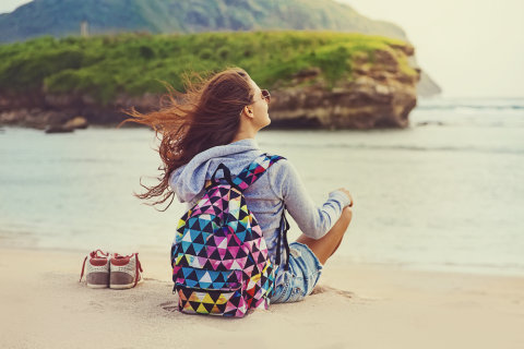 Ilustrasi backpacker perempuan. Foto: Shutterstock