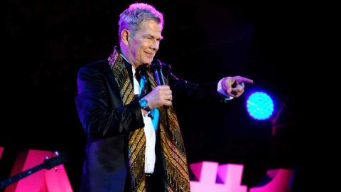 David Foster bersama sejumlah musisi tampil menghibur di ajang 'Batik Music Festival 2019' yang berlangsung di komplek Candi Prambanan, Yogyakarta, Sabtu (5/10). Foto: Dok. Rajawali