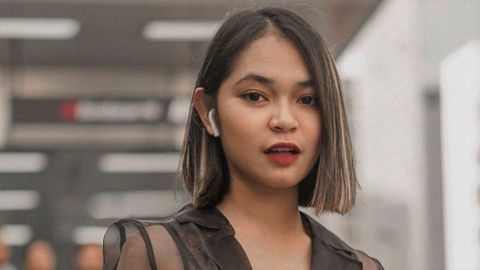 Penyanyi sekaligus vokalis Band Geisha, Regina Poetiray. Foto: Instagram @reginapoetiray.