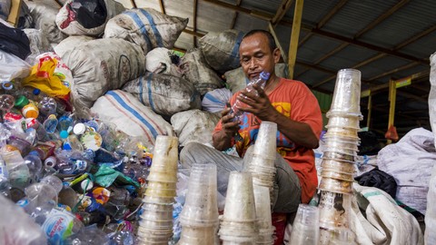 Bank Sampah Jadikan Ibu Pengusaha Perubahan Lingkungan untuk Kesehatan Keluarga (3)