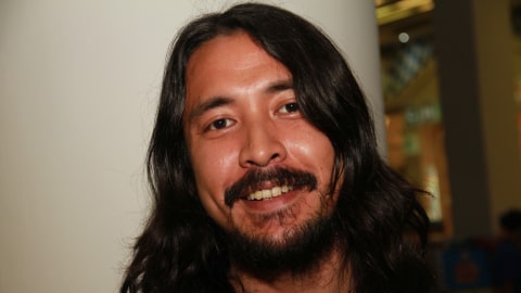 Ello, penyanyi. Foto: Munady Widjaja