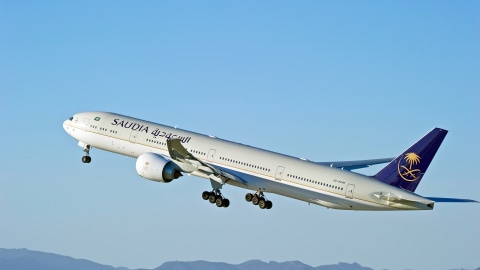 Pesawat Saudia milik maskapai nasional Arab Saudi. Foto: Shutterstock