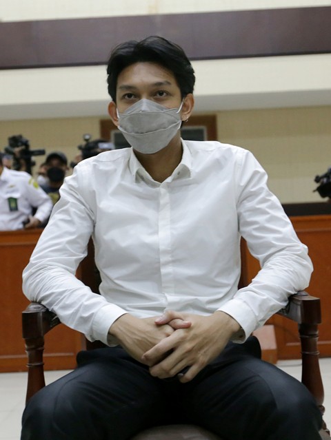 Terdakwa Gaga Muhammad saat menjalani sidang tuntutan di Pengadilan Negeri Jakarta Timur, Jakarta, Selasa (4/1/2022). Foto: Ronny