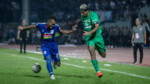Pertandingan lanjutan Liga 1 PSIS Semarang melawan Bhayangkara FC di Stadion Moch. Soebroto, Magelang, Jawa Tengah, Sabtu (21/12). Foto: ANTARA FOTO/Mohammad Ayudha