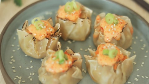 Resep Siomai Mentai Si Klasik Yang Dipoles Kekinian Kumparan Com Selain rasanya yang gurih, tuna merupakan jenis ikan yang kaya nutrisi baik untuk tubuh. resep siomai mentai si klasik yang