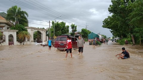 Banjir di Jalan Nasional Jombang, Jatim, pada Kamis (4/2). Foto: Dok. Istimewa