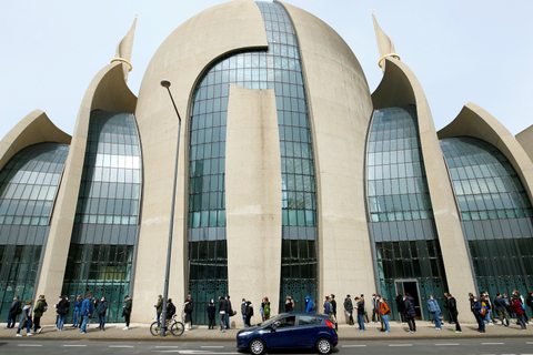 Masjid Pusat di Cologne, Jerman. Foto: Thilo Schmuelgen/REUTERS