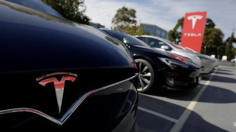 Perusahaan mobil listrik, Tesla. Foto: Jason Reed/Reuters