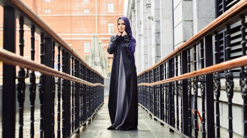 Ilustrasi Model Baju Melayu Wanita. Foto: Robert Fowler/Shutterstock