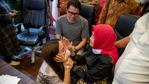 Anggiat Pasaribu Nyanyikan Hymne Guru usai Minta Maaf ke Arteria dan Ibunya