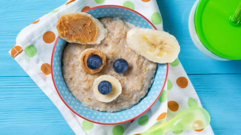 Ide kreasi oatmeal untuk anak. Foto: Shutterstock