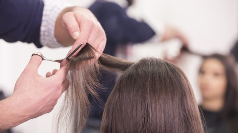 Rutin trimming untuk cegah rambut patah. Foto: VGstockstudio/shutterstock