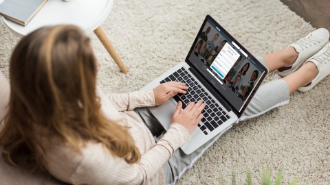 Ilustrasi membuat summary yang tepat di LinkedIn. Foto: Shutter Stock