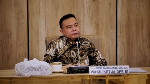 Wakil Ketua DPR Sufmi Dasco Ahmad menerima perwakilan buruh yang tergabung dalam KSPI, untuk berdiskusi terkait Omnibuslaw, Rabu (23/3/2022). Foto: Jamal Ramadhan/kumparan