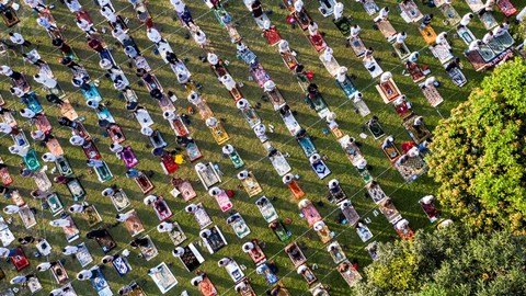 Ilustrasi salat Idul Adha di tengah pandemi. Foto: Muhammad Adimaja/ANTARA FOTO