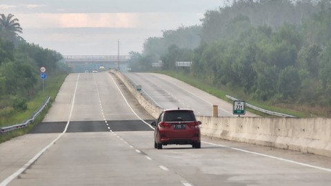 Tol Palembang-Lampung yang terpantau sepi, Sabtu (7/5/2022). Foto: Anton William/kumparan