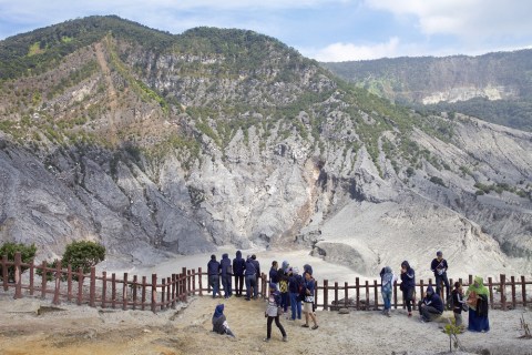 Ilustrasi pengunjung di Gunung Tangkuban Parahu Foto: Shutter Stock