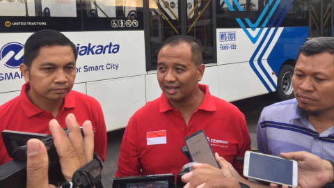 Dirut Transjakarta Agung Wicaksono (tengah),Direktur Operasi Transjakarta Daud Joseph (kiri),Sekretaris Persija Darwis Sakmoto (kanan). Foto: Ferry Fadhlurrahman/kumparan