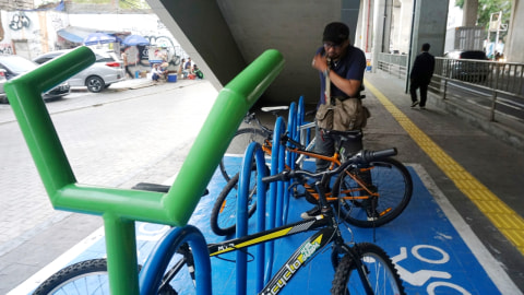 Sejumlah sepeda yang terparkir di stasiun MRT Cipete, Jakarta. Foto: Nugroho Sejati/kumparan